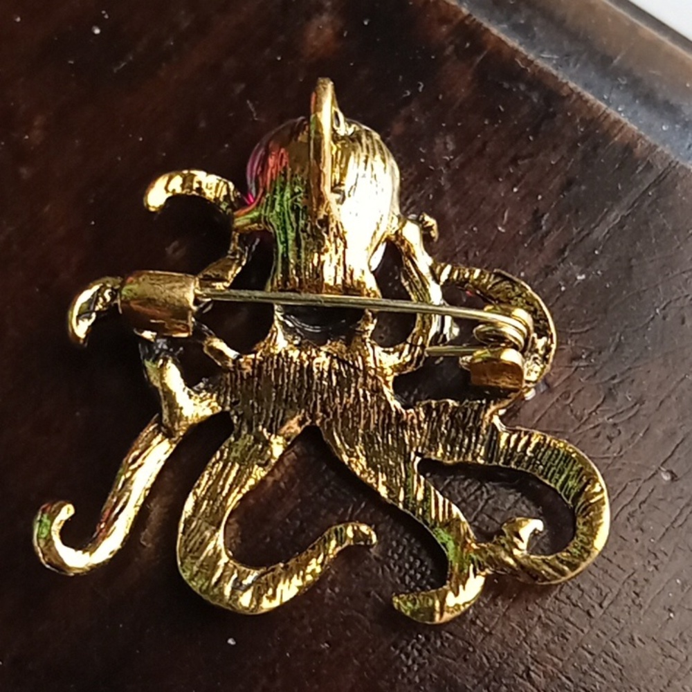 Octopus 🐙 Brooch - Picture 3 of 4